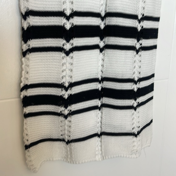 Black & White Crochet Dress/Beach Cover-Up. New without tags, never worn - Picture 4 of 8